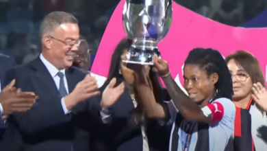 FCF Mazembe recevant le trophée de la LDC Féminine CAF 2024.